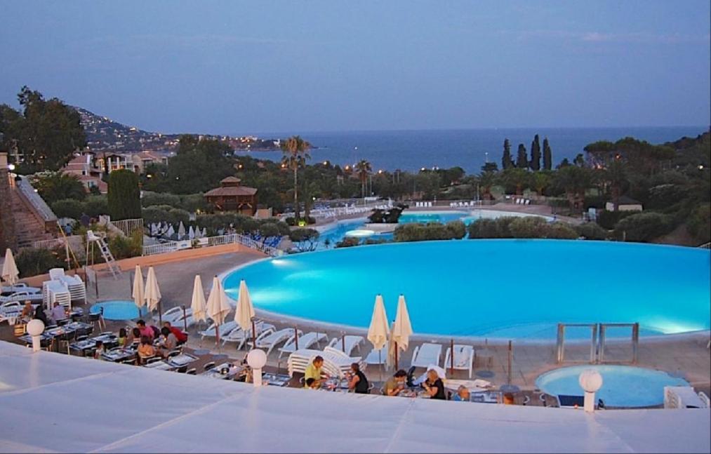 Apartment En Paradis Saint-Raphael (Var)